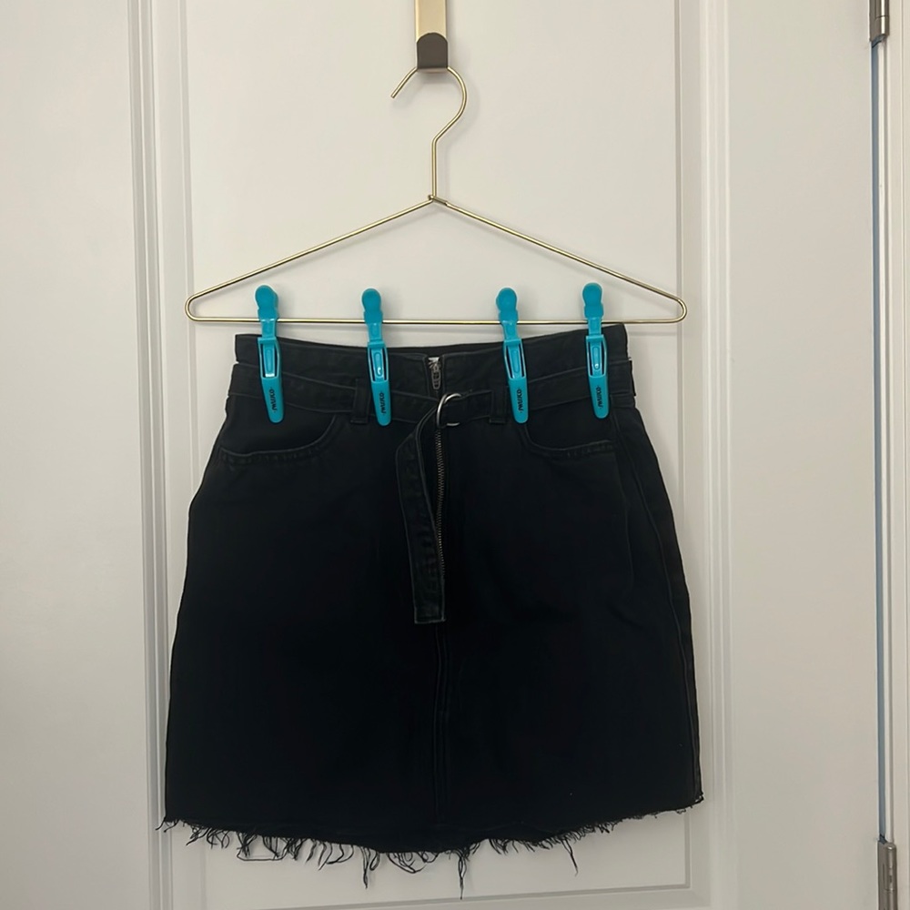 Hollister- Women’s (size 5) Black Jean Skirt with Belt